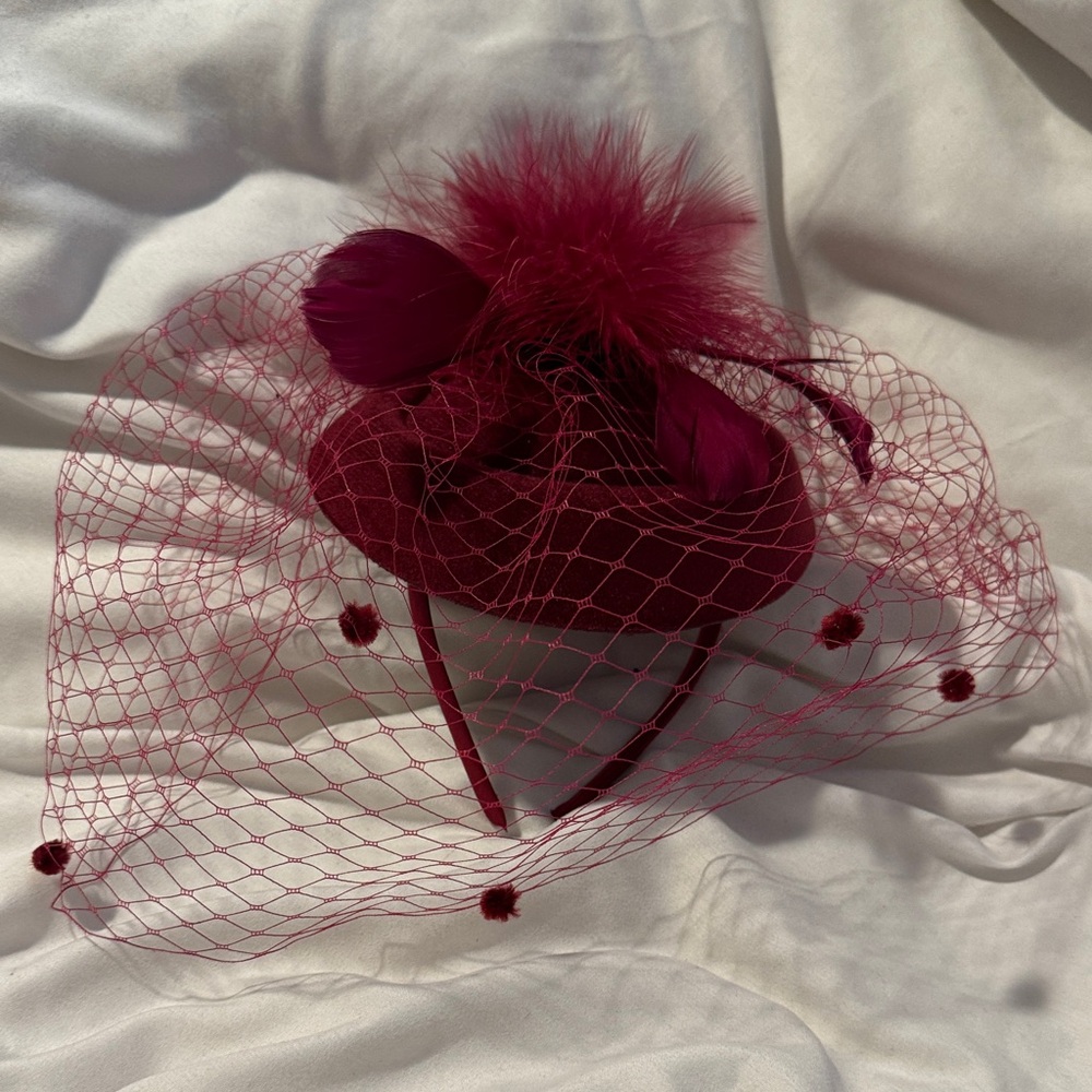 Chic Burgandy Fascinator with Veil